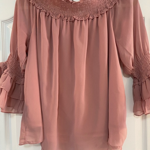 Gorgeous pink top with flowy ruffle sleeves - Picture 2 of 8
